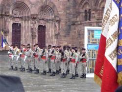 Regiment devant cathédrale